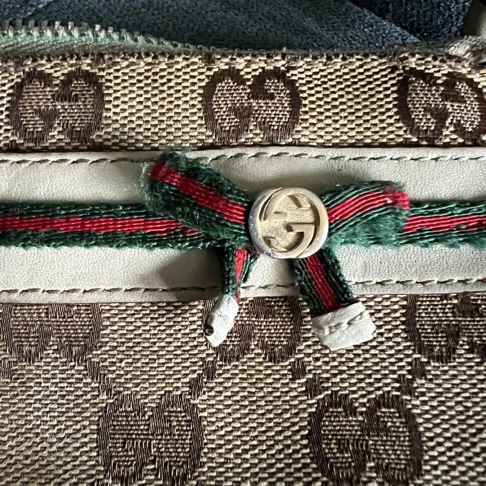 Gucci Beige and Brown Monogram Wristlet wallet with dust bag - Picture 2 of 11